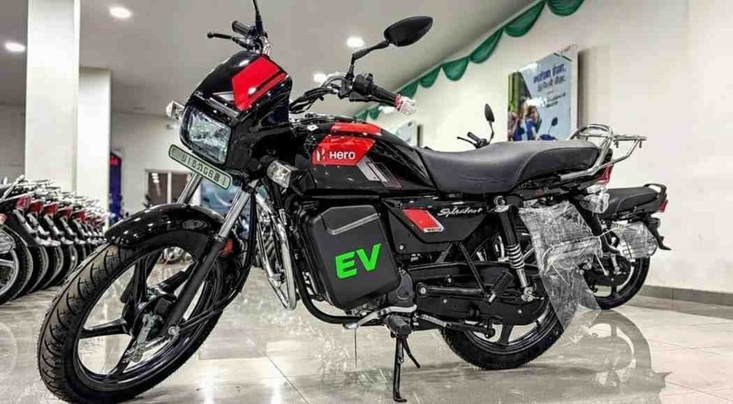 गरीब आदमी की सवारी बनकर लॉन्च हुई Hero Splendor EV, फुल चार्ज में 150Km चलेगी, सिर्फ ₹22,000 में